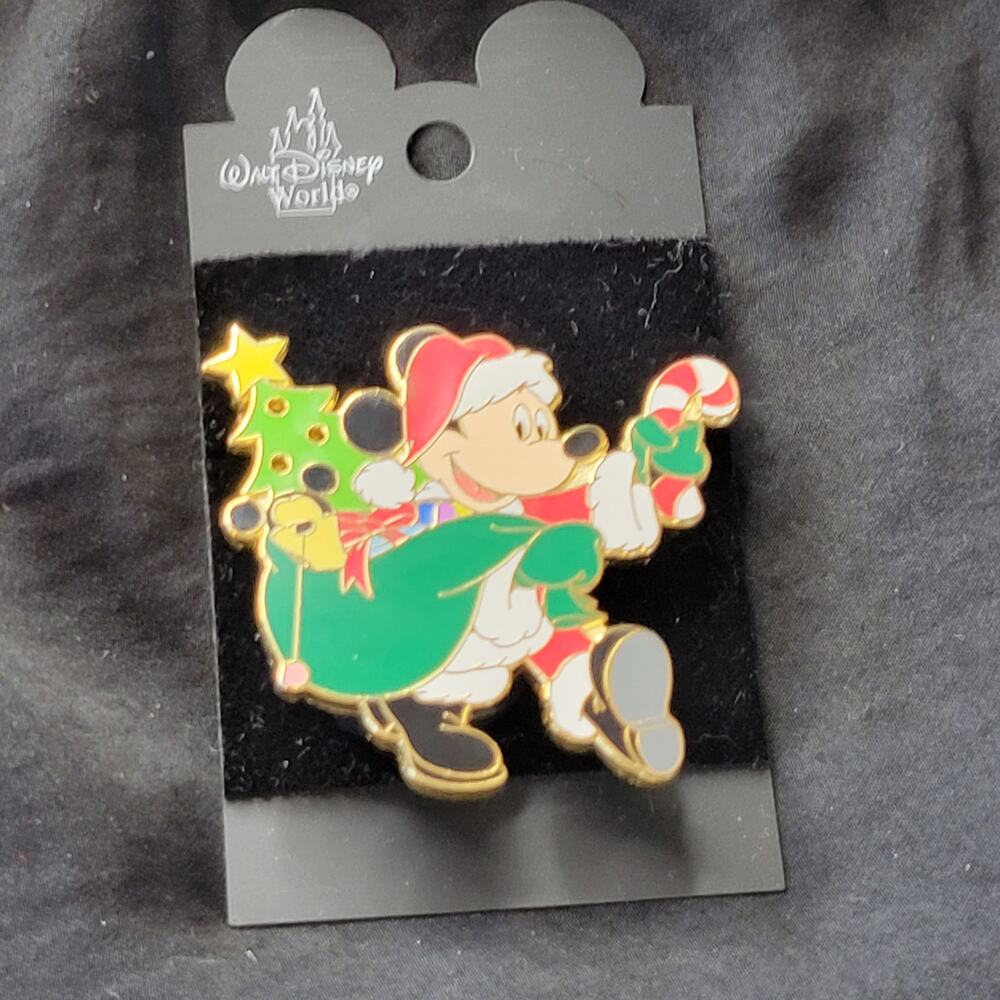 Disney Pin Traders Santa Mickey with Gift Bag Light-up - Not Working